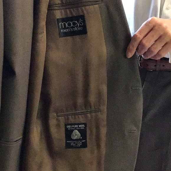 Suits - Picture 5 of 6